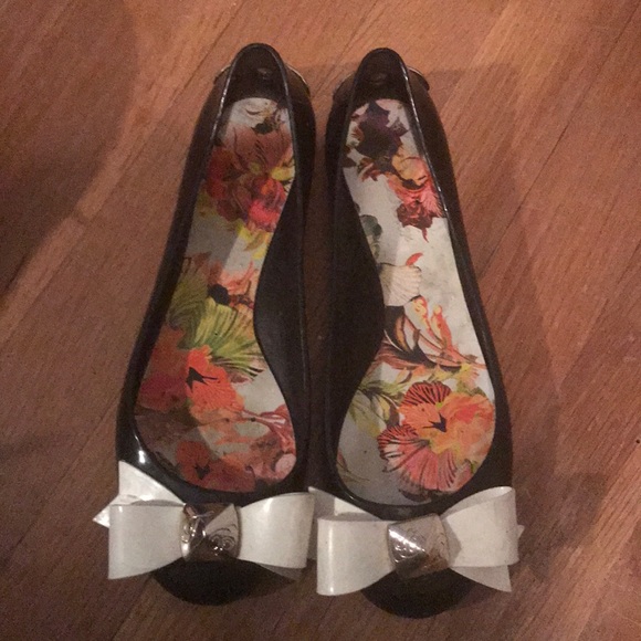 Ted baker rubber flats with bow - Picture 2 of 4